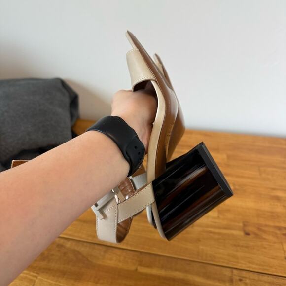 Aquatalia Fredia Buckle Ankle Strap Cream Leather Block Heel Sandals Size 7 - Picture 6 of 6